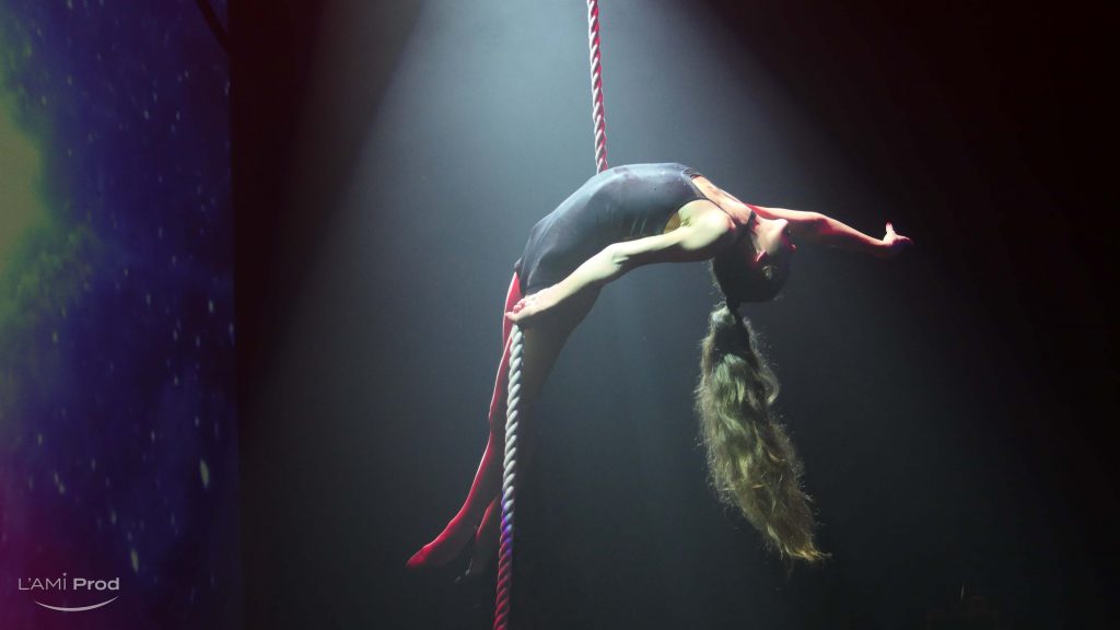 L'AmiProd-artistique-acrobate-performance13