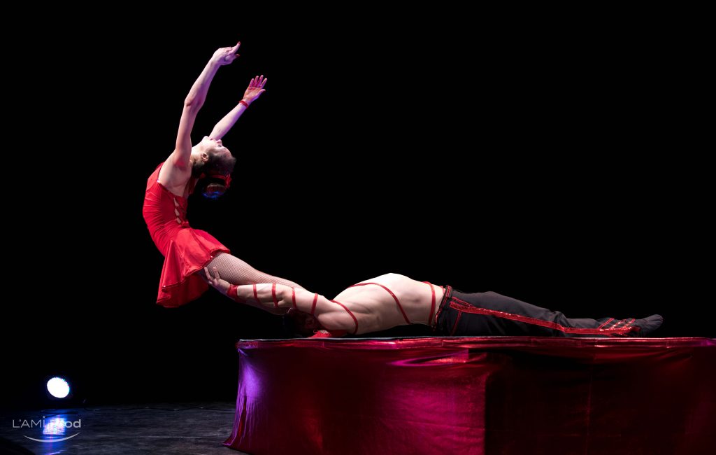 L'AmiProd-artistique-acrobate-performance15