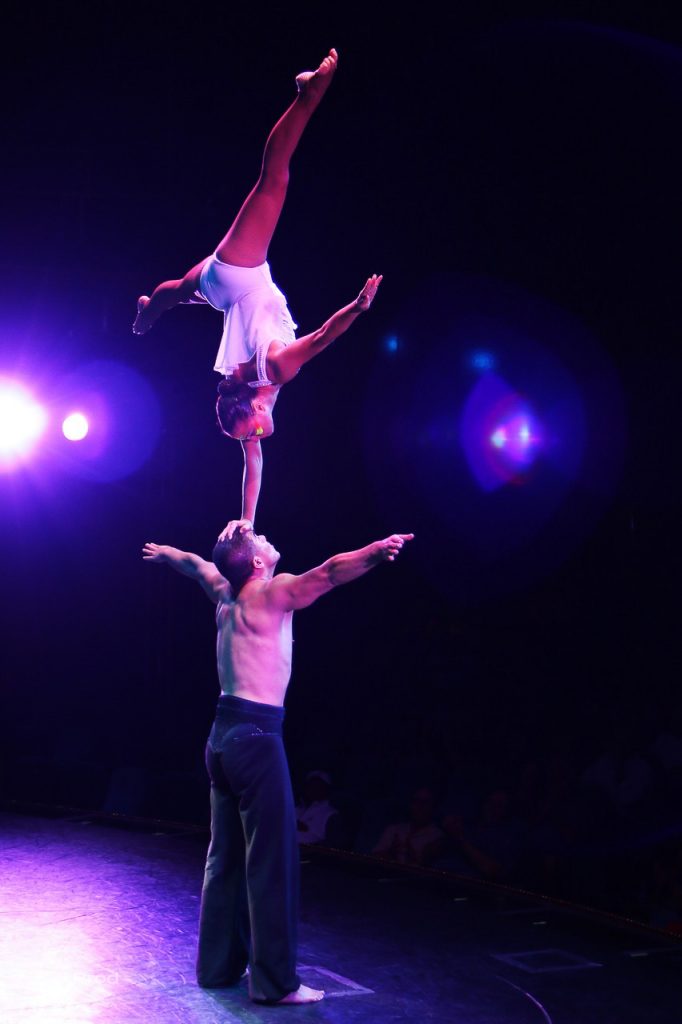 L'AmiProd-artistique-acrobate-performance4